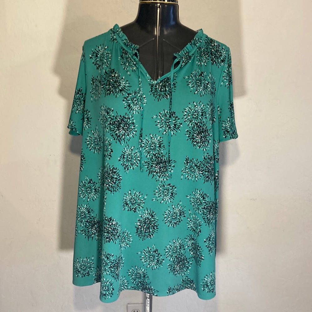 Lane Bryant (14/16) Women’s Short Sleeve V-neck Tie Front Short Sleeve Short